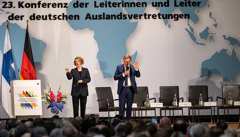Außenminister Johann Wadephul (CDU) macht beim Wirtschaftstag der Botschafterkonferenz im Auswärtigen Amt Druck für den Abschluss der Freihandelsabkommen mit dem Mercosur-Staatenbund und Indien noch dieses Jahr. Außenminister Johann Wadephul (CDU) macht beim Wirtschaftstag der Botschafterkonferenz im Auswärtigen Amt Druck für den Abschluss der Freihandelsabkommen mit dem Mercosur-Staatenbund und Indien noch dieses Jahr.
