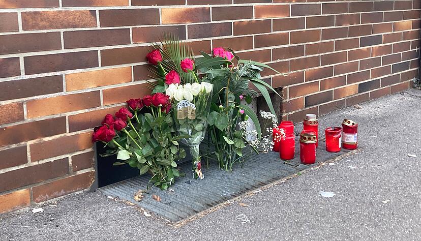 In der Wollhausstraße wurden nach dem Unfall Blumen und Trauerkerzen niedergelegt. In der Wollhausstraße wurden nach dem Unfall Blumen und Trauerkerzen niedergelegt.