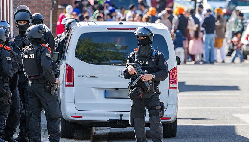Mehrere Menschen sollen leicht verletzt worden sein.
