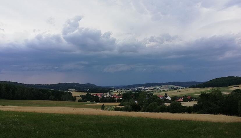Es bleibt weiterhin gewittrig. Ab den Nachmittagsstunden können in Baden-Württemberg Unwetter aufziehen. Es bleibt weiterhin gewittrig. Ab den Nachmittagsstunden können in Baden-Württemberg Unwetter aufziehen.