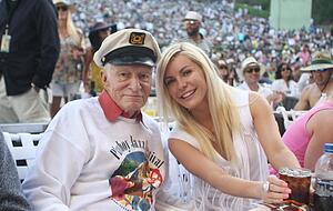 Hugh Hefner und Crystal Harris haben Silvester 2012 geheiratet. Foto: Armando Brown/The Orange County Register