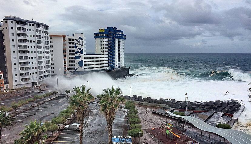Im Herbst und im Winter ist es auf den Kanaren in Küstennähe nicht immer ungefährlich. (Archivfoto) Im Herbst und im Winter ist es auf den Kanaren in Küstennähe nicht immer ungefährlich. (Archivfoto)