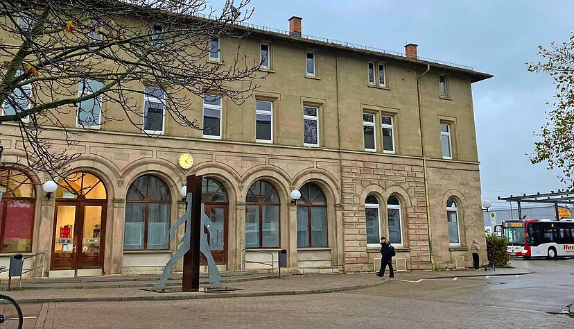 Das Gebiet rund um den Öhringer Bahnhof und das Postgebäude soll neu geordnet werden. Auch jenseits der Bahnlinie wird geplant. Das Gebiet rund um den Öhringer Bahnhof und das Postgebäude soll neu geordnet werden. Auch jenseits der Bahnlinie wird geplant.