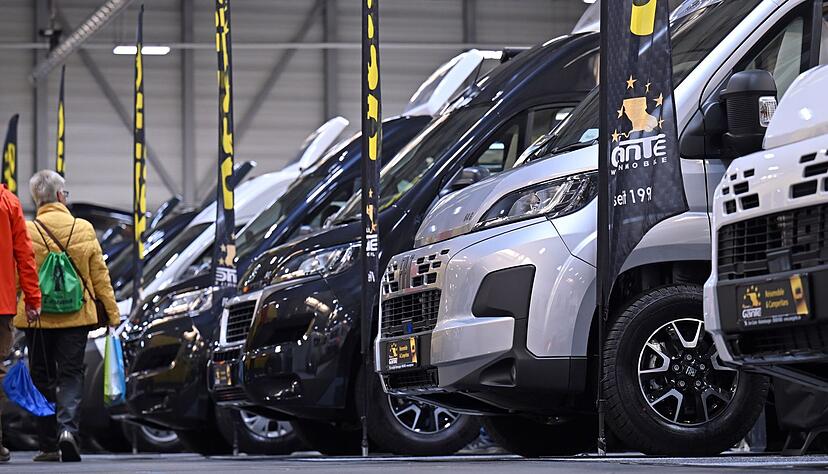 Wohnmobile können höhere sechsstellige Summen kosten und sind nicht für jedermann erschwinglich. (Symbolbild) Wohnmobile können höhere sechsstellige Summen kosten und sind nicht für jedermann erschwinglich. (Symbolbild)