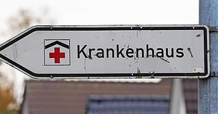 Die Krankenhausreform bleibt auch nach den Änderungen, die das Kabinett jetzt auf den Weg gebracht hat, umstritten. Die Krankenhausreform bleibt auch nach den Änderungen, die das Kabinett jetzt auf den Weg gebracht hat, umstritten.