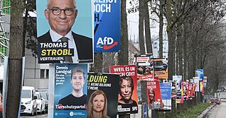In Heilbronn werben die Parteien mit Wahlplakaten f&uuml;r sich.