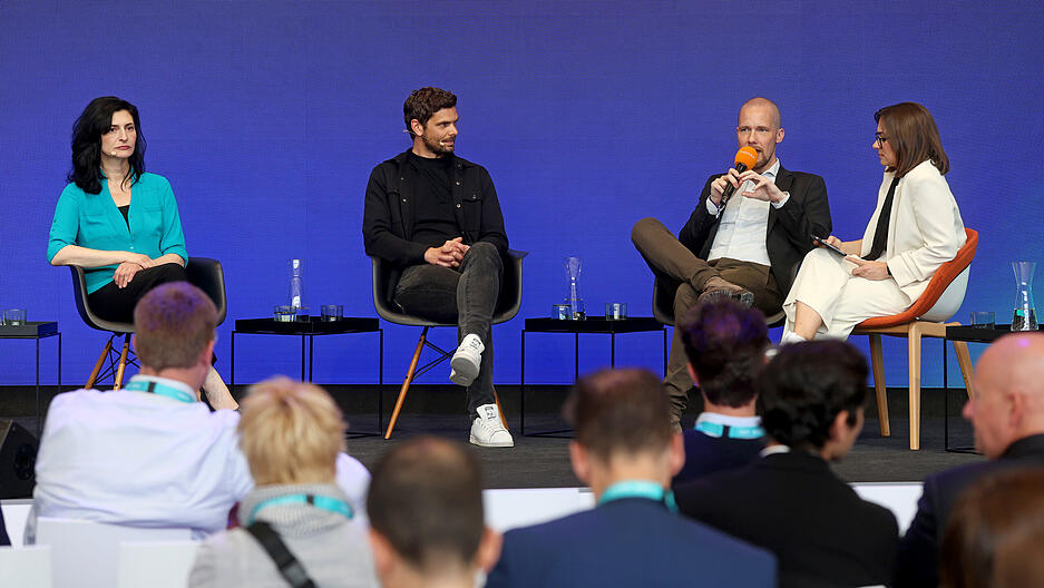 Irina Rish (Mila), Peter Sarlin (Silo AI), Jonas Andrulis (Aleph Alpha) und Larissa Holzki (Handelsblatt) bei der Tech in Heilbronn.