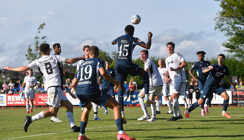 Die TSG Hoffenheim zeigt beim Traumspiel in Lauffen ihre ganze spielerische Klasse. Die TSG Hoffenheim zeigt beim Traumspiel in Lauffen ihre ganze spielerische Klasse.