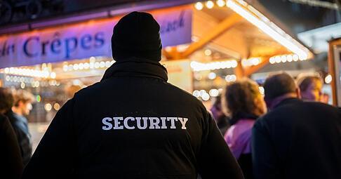 Um Security-Mitarbeiter zu werden, werden wohl immer wieder Stellvertreter geschickt.