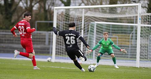 Akin Ulusoy läutet den Torchancen-Reigen des VfR Heilbronn gegen den FC Rottenburg ein. Akin Ulusoy läutet den Torchancen-Reigen des VfR Heilbronn gegen den FC Rottenburg ein.
