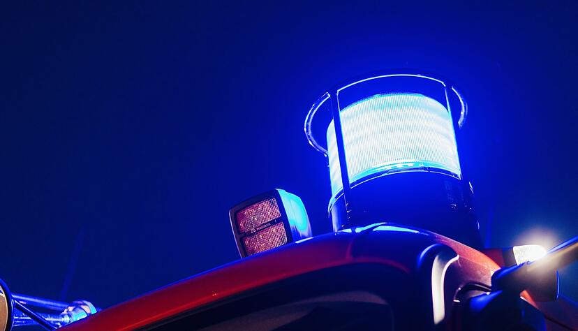 Die Feuerwehr ist wegen eines Brandes in einem Reihenhaus im Einsatz. (Symbolbild) Die Feuerwehr ist wegen eines Brandes in einem Reihenhaus im Einsatz. (Symbolbild)