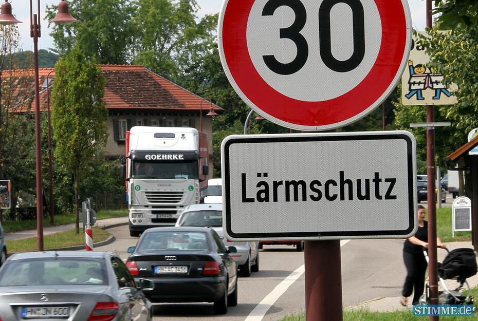 05.08.2010: 30 Stundenkilometer auf einer Bundesstra&szlig;e wegen L&auml;rmschutz, das gibt es sonst nirgends im Landkreis Heilbronn.
