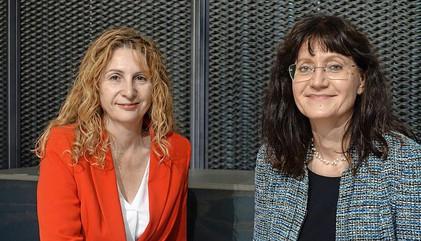 Management-Coach Margareta J&auml;ger (li.) und die Professorin Annett Gro&szlig;mann wollen das Netzwerk starker Frauen wachsen lassen. Foto: Christian Gleichauf