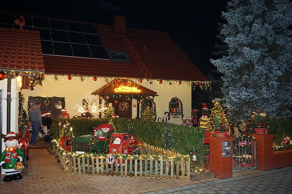 Seit zehn Jahren erweitert in der Danziger Straße von Obersulm die Famillie Ziebeil jährlich ihre Weihnachtsdekoration von Haus und Garten Seit zehn Jahren erweitert in der Danziger Straße von Obersulm die Famillie Ziebeil jährlich ihre Weihnachtsdekoration von Haus und Garten
