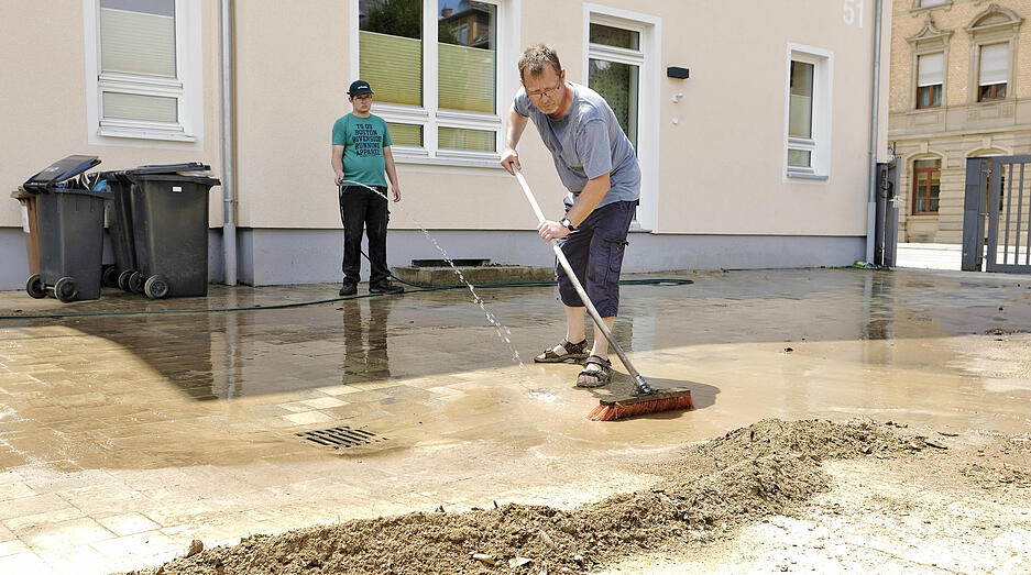 Aufr&auml;umarbeiten nach dem Unwetter