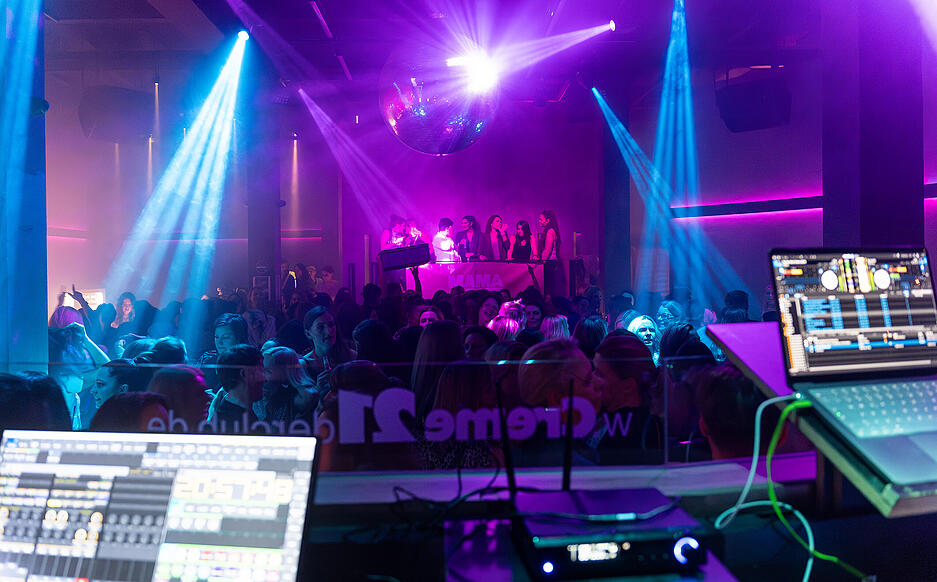 An "Mama geht tanzen" in Heilbronn kam Kritik auf, weil M&uuml;tter, andere Frauen und Angeh&ouml;rige der LGBTQIA-Community erw&uuml;nscht sind, "Hetero-M&auml;nner" hingegen nicht.