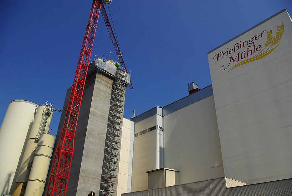 Das neue Silo hat am Mittwoch seine geplante Höhe erreicht. Das neue Silo hat am Mittwoch seine geplante Höhe erreicht.
