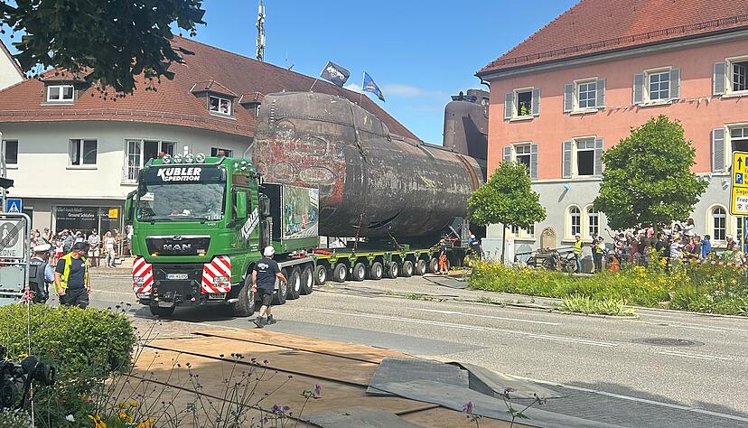 Am Dienstag musste der U17-Transporter durch Bad Rappenau gelotst werden.