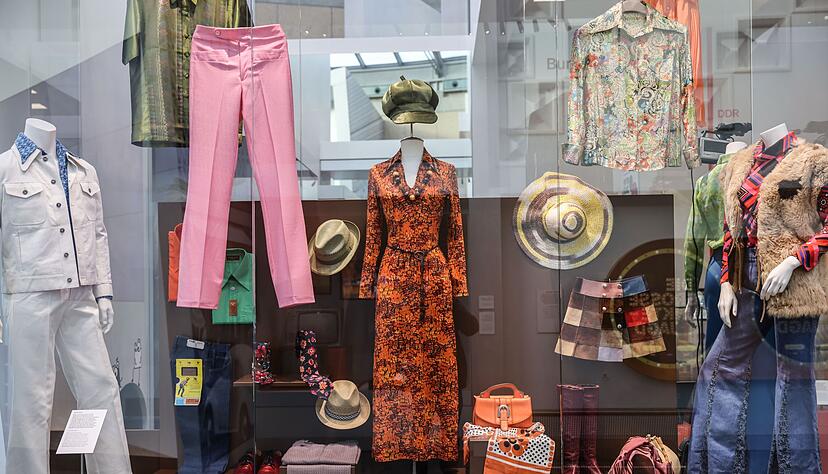 Die Ausstellungsmacher wollen viel näher am Alltag der Menschen erzählen - etwa mit Mode und Musik. Die Ausstellungsmacher wollen viel näher am Alltag der Menschen erzählen - etwa mit Mode und Musik.