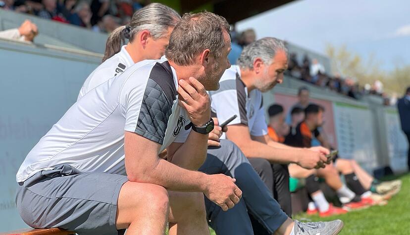 Trainer Markus Lang (von links), Teammanager Zdenko Juric und Klubchef Onur Celik wissen, dass der VfR Heilbronn noch einige Punkte sammeln muss. Trainer Markus Lang (von links), Teammanager Zdenko Juric und Klubchef Onur Celik wissen, dass der VfR Heilbronn noch einige Punkte sammeln muss.