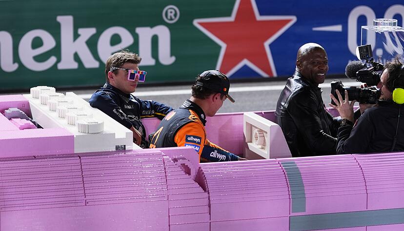 Las Vegas eben - im pinken Lego-Cadillac ging es zur Siegerehrung.