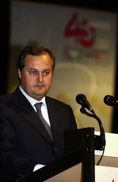 Oktober 2003 - Zum 40. Jahrestag der Stätdepartnerschaft spricht der Bürgermeister von Bordighera Giovanni Bosio in der Neckarsulmer Ballei.