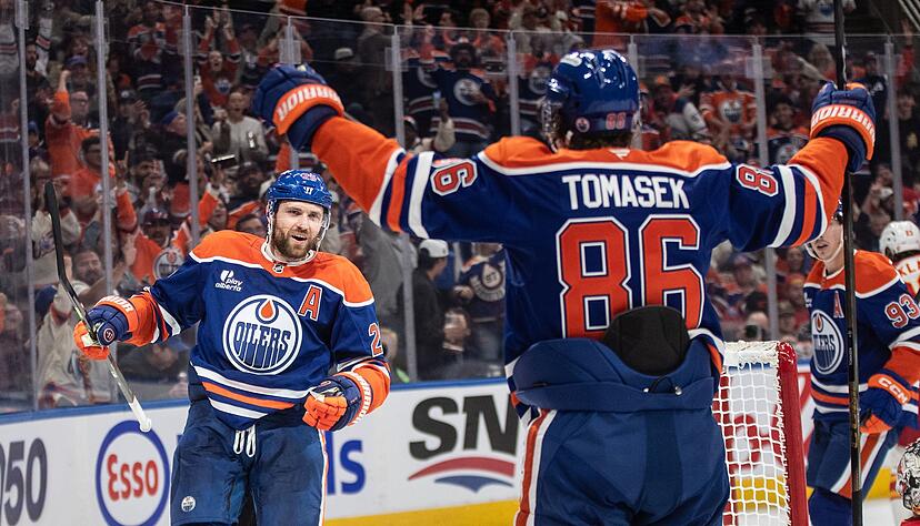 Leon Draisaitl (links) hat das 400. NHL-Tor seiner Karriere erzielt.