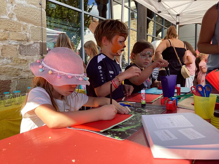 Basteln, Schminken und Kurzzeit-Tattoos gab es im Rahmen des Traubenkinder-Programms beim 47. Erlenbacher Weinfest.