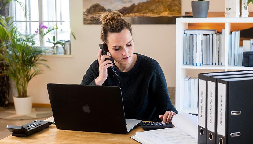 Geh&ouml;rt die Erstellung der Steuererkl&auml;rung bald der Vergangenheit an? So weit ist es l&auml;ngst nicht. Aber ein Pilotprojekt in Hessen versucht Steuerzahlerinnen und Steuerzahlern das Leben zu erleichtern.