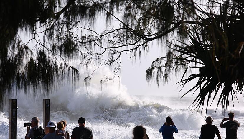Neun Meter hohe Wellen t&uuml;rmten sich vor der K&uuml;ste.