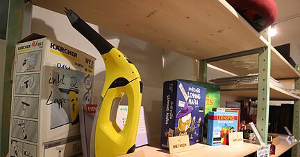 Das Zukunftshaus in Würzburg hat ein Reinigungsgerät und Brettspiele im Angebot. Das Zukunftshaus in Würzburg hat ein Reinigungsgerät und Brettspiele im Angebot.