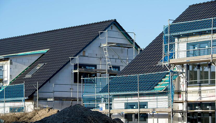 Geht der Bauträger oder das Bauunternehmen insolvent, sollten Verbraucher überlegt vorgehen. Geht der Bauträger oder das Bauunternehmen insolvent, sollten Verbraucher überlegt vorgehen.