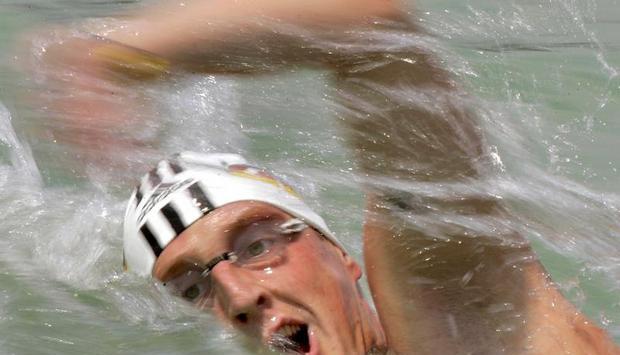 Freiwasserschwimmer Thomas Lurz peilt Gold über die 10 Kilometer an. Foto: Bernd Thissen Freiwasserschwimmer Thomas Lurz peilt Gold über die 10 Kilometer an. Foto: Bernd Thissen