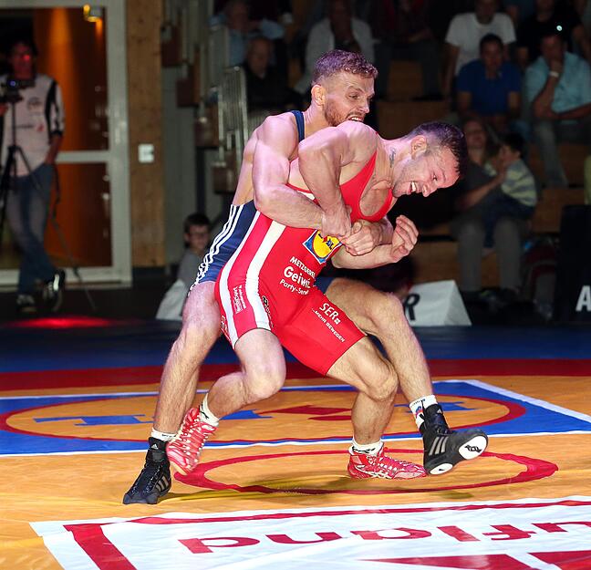 Die Mattenf&uuml;chse aus der R&ouml;merhalle erreichen in ihrer Premierensaison in der Mannschafts-Bundesliga das Viertelfinale, scheitern dort am sp&auml;teren deutschen Meister SV Wacker Burghausen. Auch in der Saison 2018/2019 halten die Red Devils Kurs Richtung K.o.-Runde.