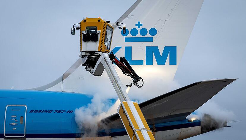 Die Fl&uuml;ssigkeit, mit der Flugzeuge am Flughafen Schiphol enteist werden, geht angesichts der winterlichen Wetterbedingungen zur Neige.