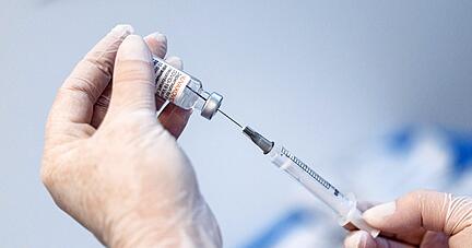 Im Herbst soll es einen neuen Omikron-Impfstoff geben. Experten rechnen damit, dass es eine allgemeine Empfehlung daf&uuml;r geben wird.

Foto: dpa