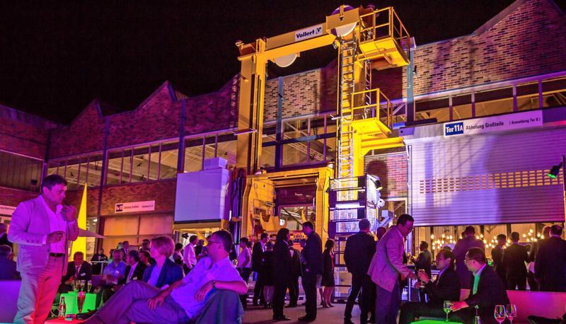 Vier Millionen Euro hat Vollert in den Standort Weinsberg investiert. Die coole Bar auf dem Firmenhof ist aber nur eine tempor&auml;re Einrichtung.
Fotos: Vollert