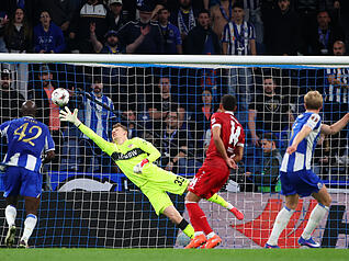 Alexander N&uuml;bel: An beiden Gegentoren machtlos. Ansonsten fehlerfrei. Note: 3