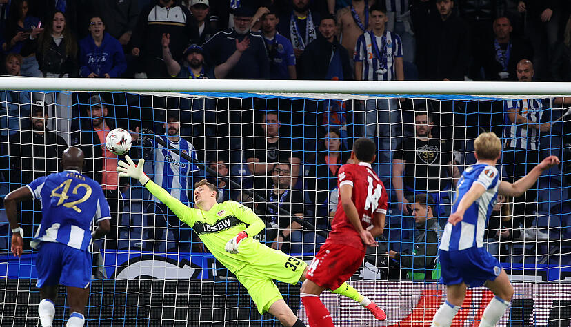 Alexander N&uuml;bel: An beiden Gegentoren machtlos. Ansonsten fehlerfrei. Note: 3