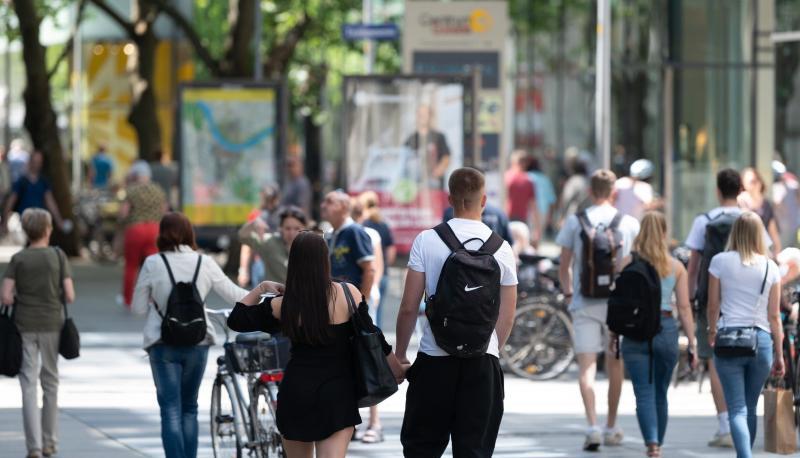 Experten erwarten für die kommenden Monate ein mäßiges Infektionsgeschehen. Experten erwarten für die kommenden Monate ein mäßiges Infektionsgeschehen.