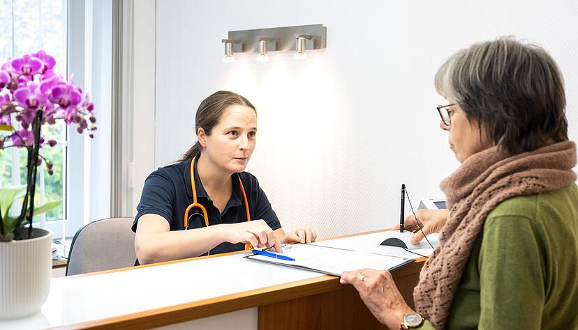 Auch ohne Smartphone k&ouml;nnen Betroffene von der ePA profitieren: Denn medizinische Einrichtungen haben Zugriff auf die gespeicherten Dokumente, sodass unn&ouml;tige Doppeluntersuchungen vermieden werden k&ouml;nnen.