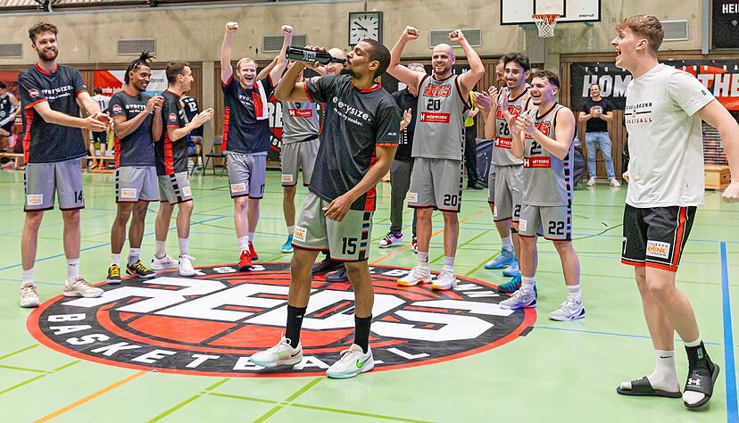 Marques Charlton wurde zum Spieler des Spiels gew&auml;hlt und g&ouml;nnte sich ein Schl&uuml;ckchen. Die Heilbronn Reds schlossen die Saison auf Platz f&uuml;nf ab.
Foto: Lina Bihr