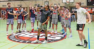 Marques Charlton wurde zum Spieler des Spiels gew&auml;hlt und g&ouml;nnte sich ein Schl&uuml;ckchen. Die Heilbronn Reds schlossen die Saison auf Platz f&uuml;nf ab.
Foto: Lina Bihr