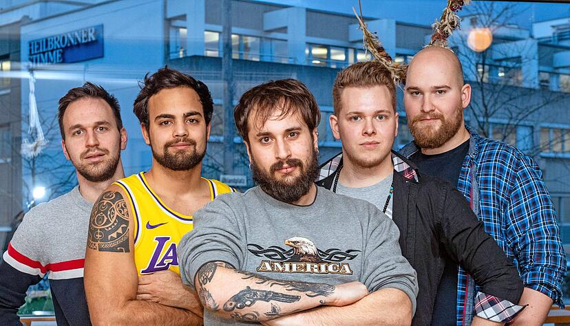 "Wir sind nie zufrieden, aber genau das treibt uns an": (von links) Alexander Eckert, Marcel Arlov, Rosario Tetto, Maximilian Schurr und Marcel Lohr sind Where The Wild Things Are, die sich 2019 gegr&uuml;ndet haben.
Foto: Mario Berger