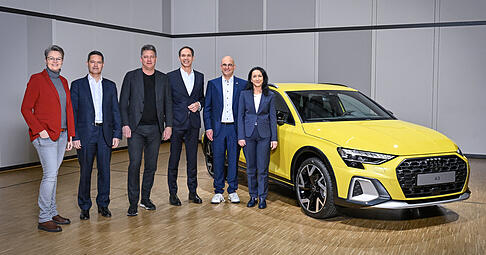 Bei der Betriebsversammlung: (von links) Karola Frank (stellvertretende Betriebsratsvorsitzende Ingolstadt), Personalvorstand Xavier Ros, Vorstandschef Gernot D&ouml;llner, Produktionsvorstand Gerd Walker, Betriebsratschef J&ouml;rg Schlagbauer und Rita Beck (stellvertretende Betriebsratsvorsitzende).