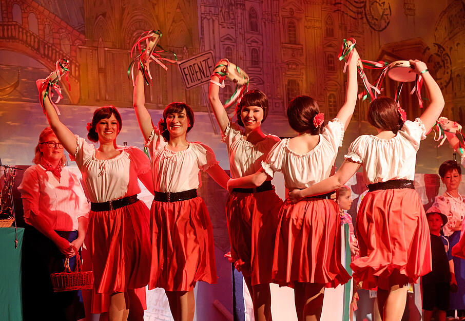 Der Gundelsheimer Carneval-Verein feierte am Samstag, den 25. Januar, die erste von sieben Prunksitzungen in der historischen Deutschmeisterhalle. Der Gundelsheimer Carneval-Verein feierte am Samstag, den 25. Januar, die erste von sieben Prunksitzungen in der historischen Deutschmeisterhalle.