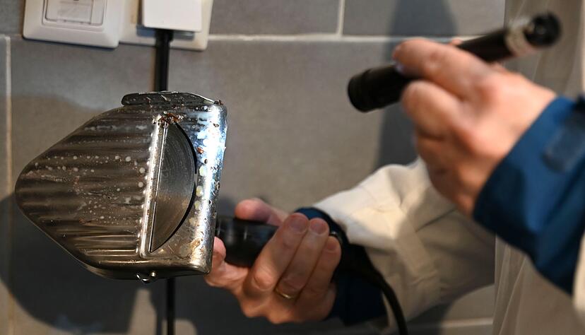 Alter oder neuer Schmutz? Das sieht der Kontrolleur sofort.