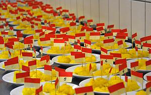 Den Köchen standen jeweils 4,5 Kilogramm Kartoffelsalat zur Verfügung. Ein Klecks davon kam auf jeden Teller.