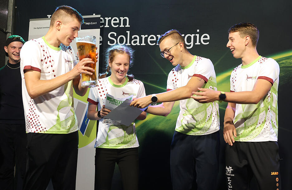 Firmenlauf 2023, Siegerehrung Mixed Team "Happy Fitness"