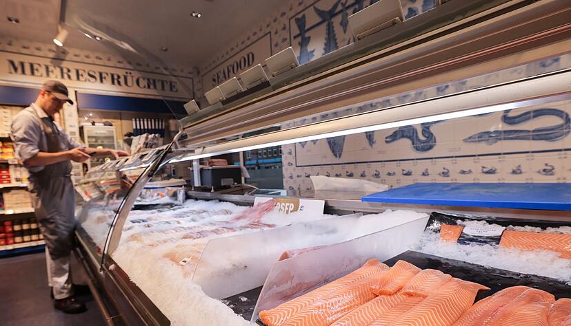 Schwangere und Stillende sollten quecksilberarme Fische wie Lachs w&auml;hlen.